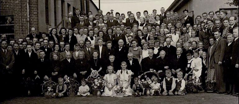 rodzina Kalkhoff i pracownicy, zdjęcie zrobione podczas świętowania złotych godów Berty i Georga Kalkhoffów